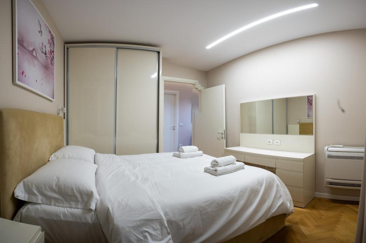 Center Tirana Liv Apartment ภายนอก รูปภาพ