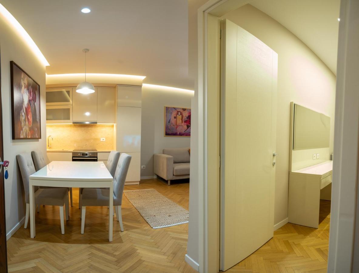 Center Tirana Liv Apartment ภายนอก รูปภาพ